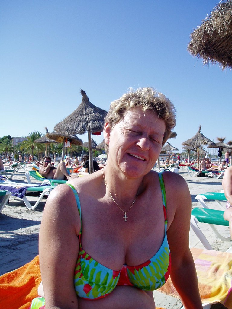 Granny am strand